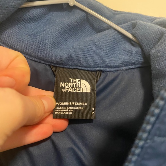 North face puffer jacket - Picture 4 of 7